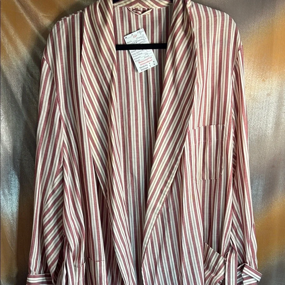 Striped vintage 60’s bathrobe with belt. 56”‎ chest 501